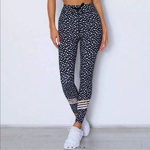 Sarah’s Day X White Fox Active leggings